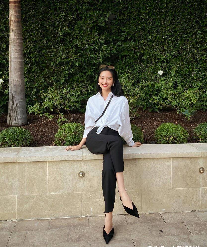 杨采钰是真敢穿,西装里就裹了一块布,勒出凹凸感太真实_穿着_连衣裙