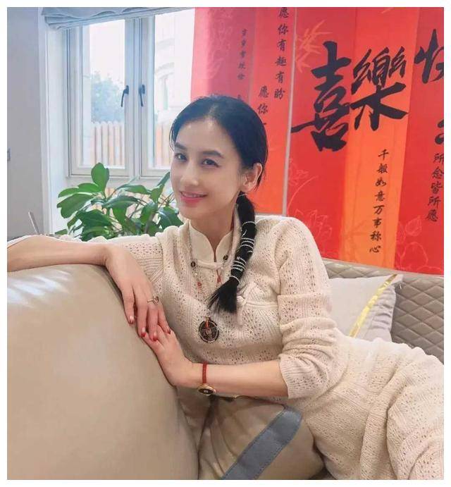 元宵节素颜合影:黄圣依晒和两儿子,绑马尾辫似姐姐!_家庭_照片_瞬间