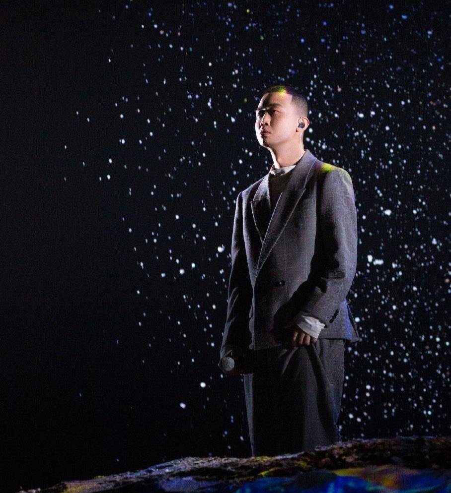 披荆斩棘的哥哥决赛,王斯然给老公gai助阵,紧张到分不清平翘舌_舞台