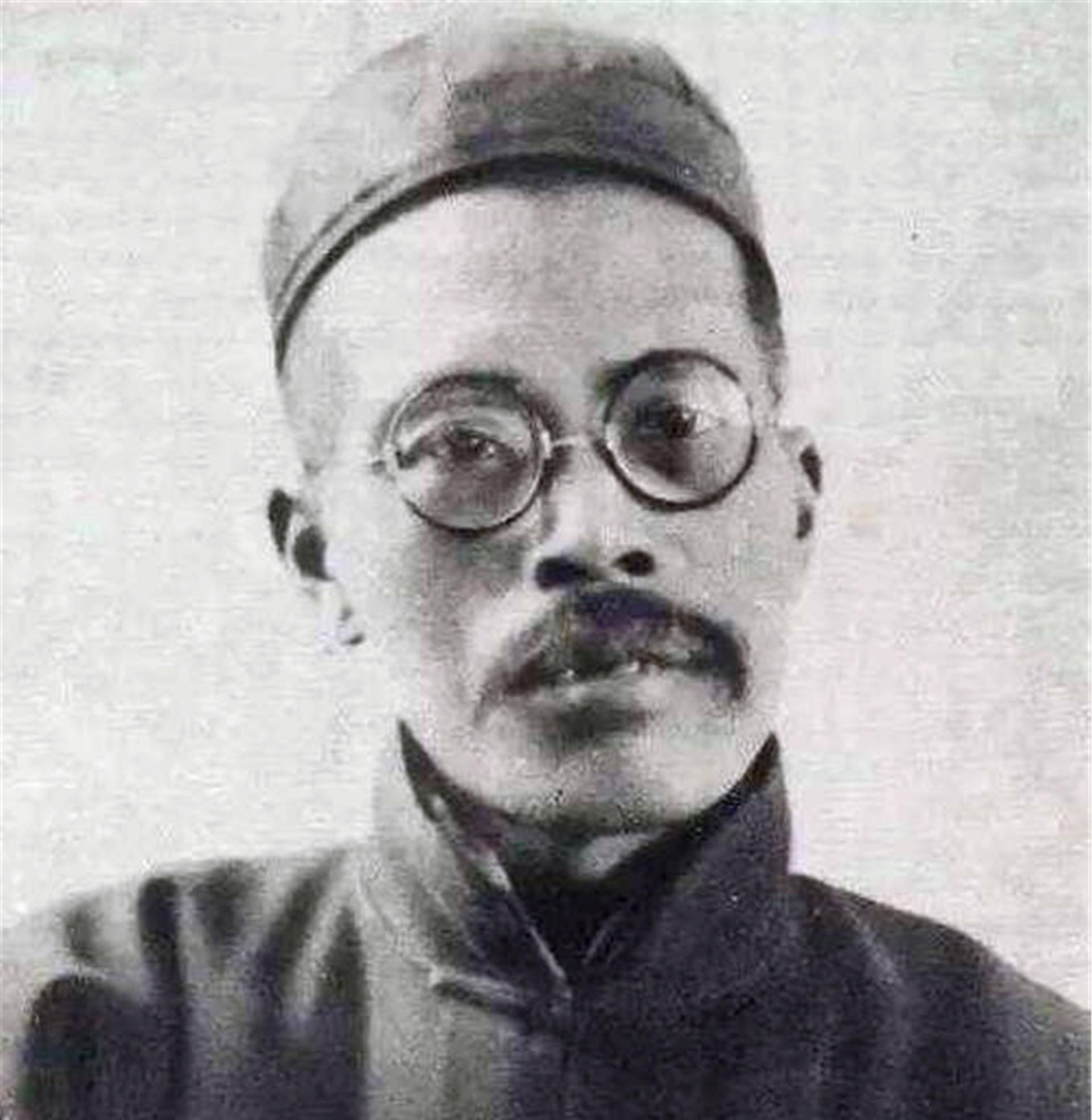 妻子早逝,他怕继母对孩子不好,娶了妻子的侄女,后来