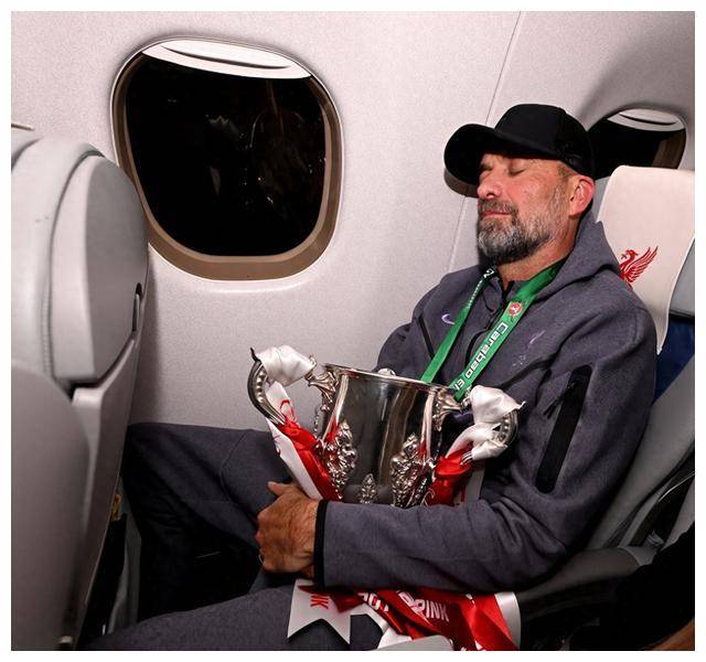 利物浦12大主力伤愈,英联杯加冠,四线争冠展望,阵容恢复转机.