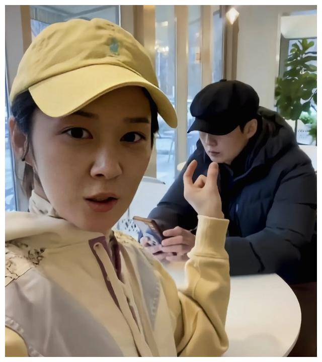 张娜拉与亲哥哥度假状如少女,不老童颜引热议._丈夫_感情_因为