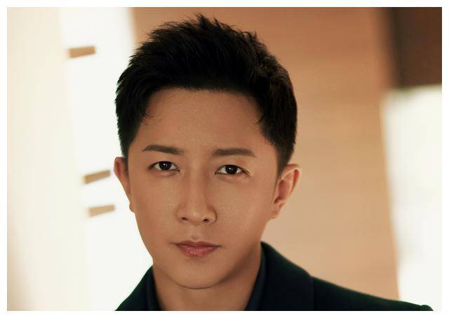 最后,韩庚在影视作品中的出色表现不仅带给观众欢笑和感动,也让人深思