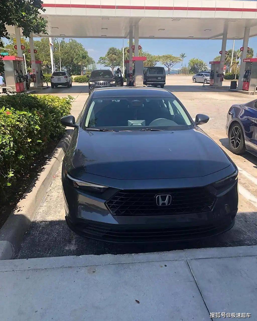 本田雅阁accord海外版亮相,黑色轮毂 小尾翼,可选2.