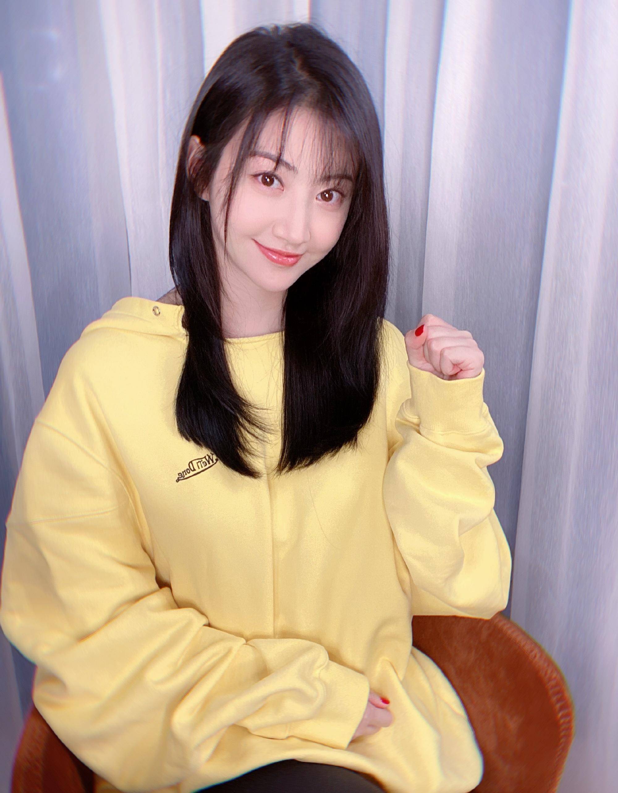 景甜无美颜无滤镜素颜出镜,颜值却被忽视,大家关注的居然是衣服_装饰