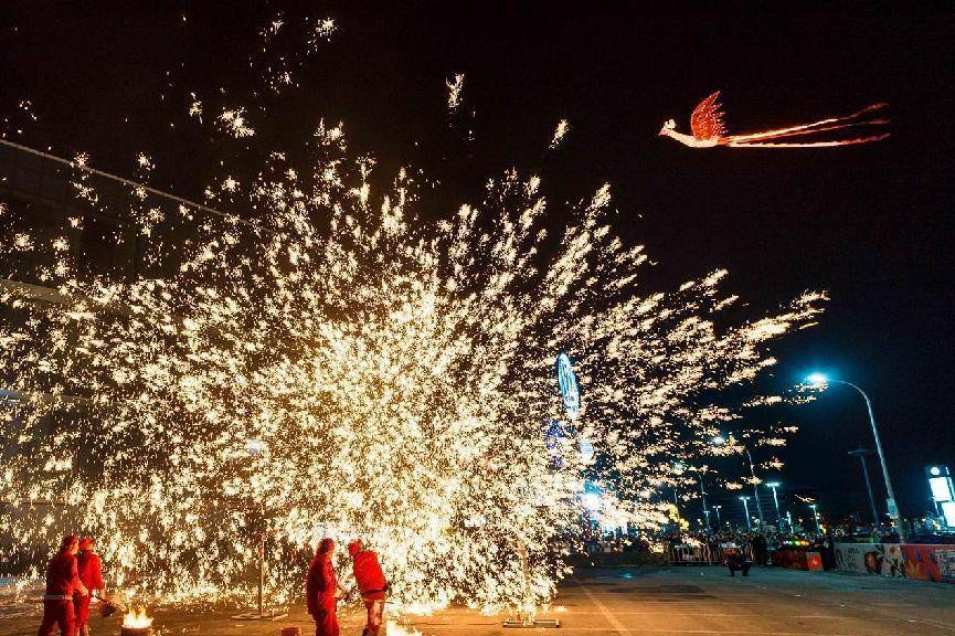佳节盛宴|火树银花,祥龙瑞凤——千年非遗打铁花绽放sm广场,共贺元宵
