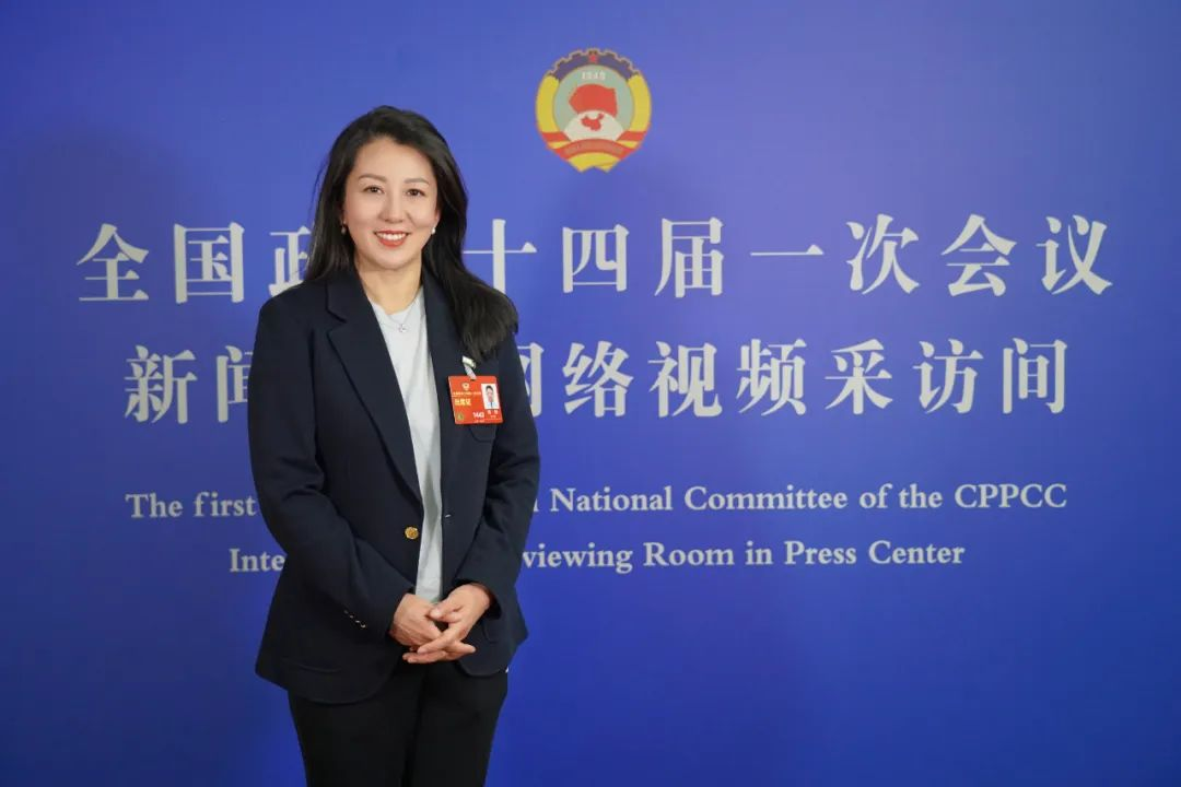 联合国难民署亲善大使杨扬探访肯尼亚难民营传达体育无国界梦想无止境