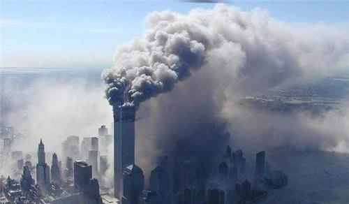 传遍世界的坠楼照:坠落的男人,在生命尽头,做出了最后的选择_飞机