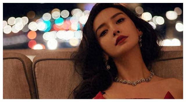 杨颖封杀后现身:发际线高头发稀疏,面容不再狼狈不堪._明星_事业_命运