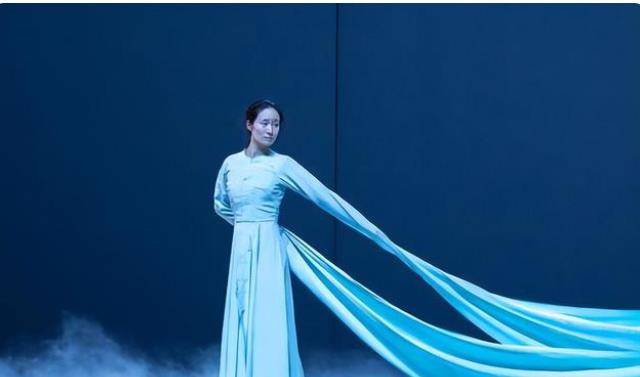 扮演者王亚彬离开这十年,她已走向世界_舞蹈班_因为_电视剧