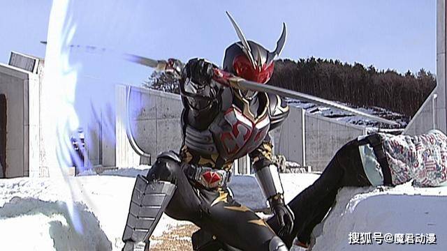 原创假面骑士卡利斯剧情中登场的两个形态狂野形态展示原生进化方向