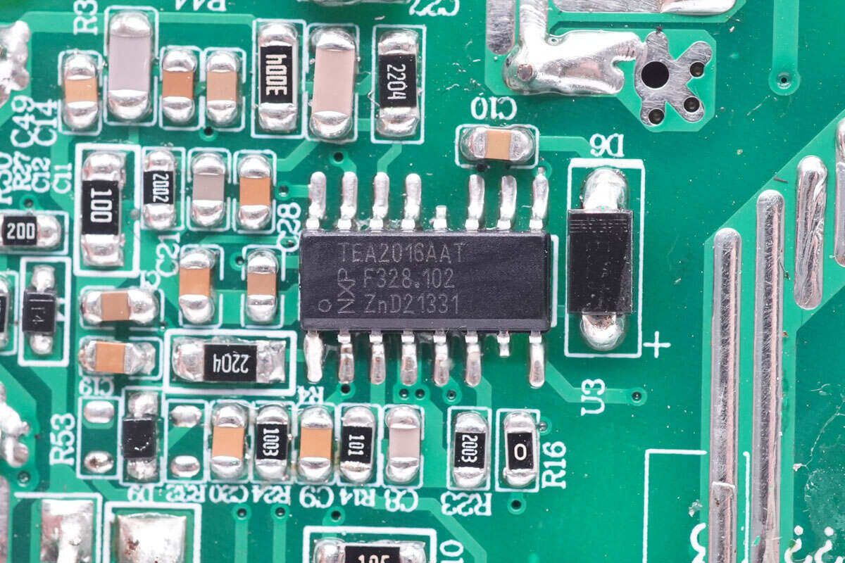 国内厂商推出一系列新国标电动自行车充电器拆解一款168w的看看
