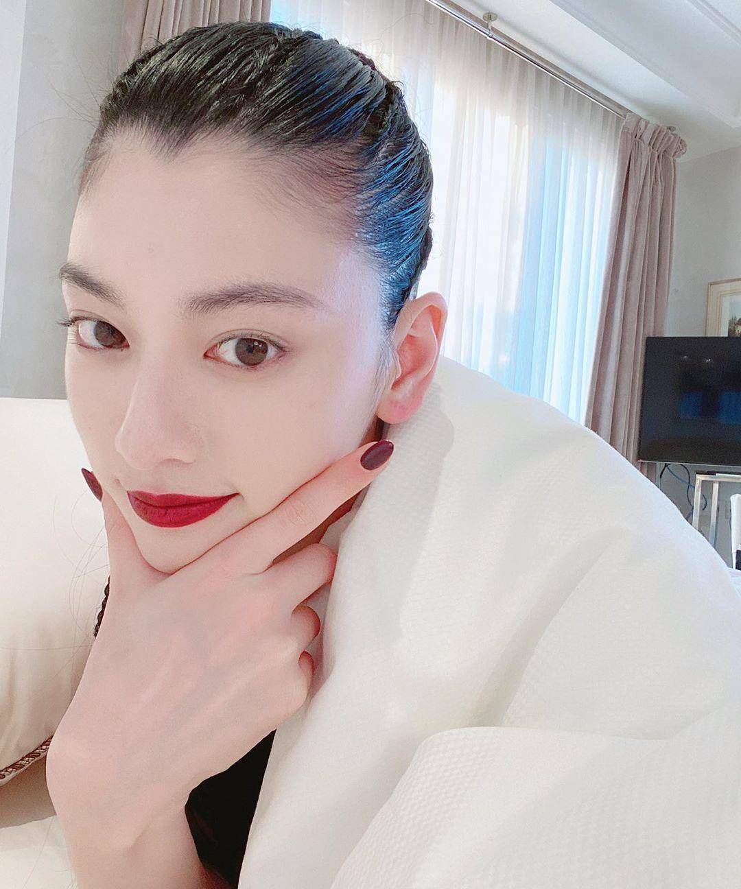 时尚_黑色_气质