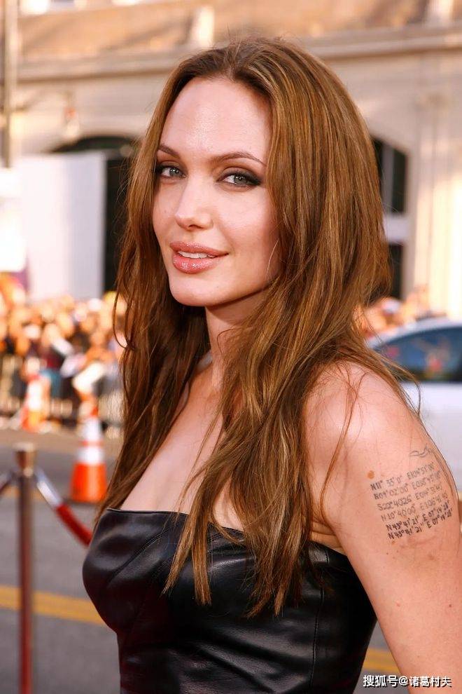 世界顶级尤物!饱满性感有韵味!安吉丽娜朱莉写真赏_身材_成为了_女神