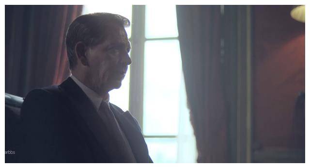 《权游》二丫大揽时尚大戏,与影后朱丽叶·比诺什搭档