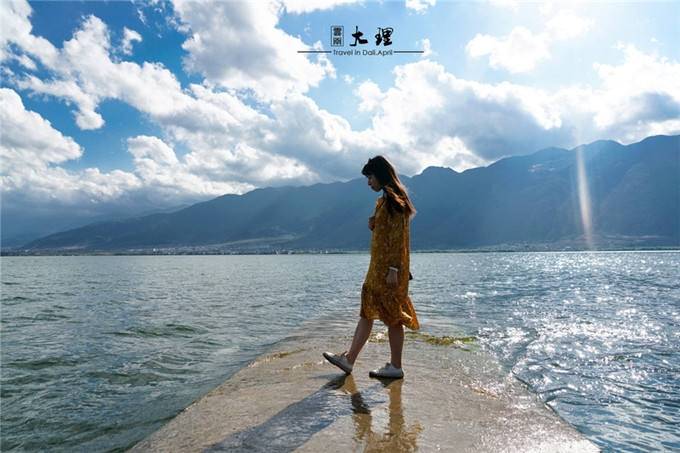 用品:水乳,面膜等证件:sfz,驾驶证(备用),少量现金日常衣服:毛衣,卫衣