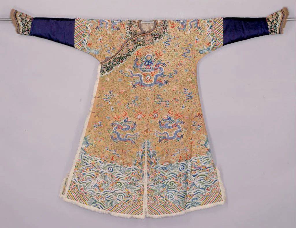 彩云_衣服_黄色