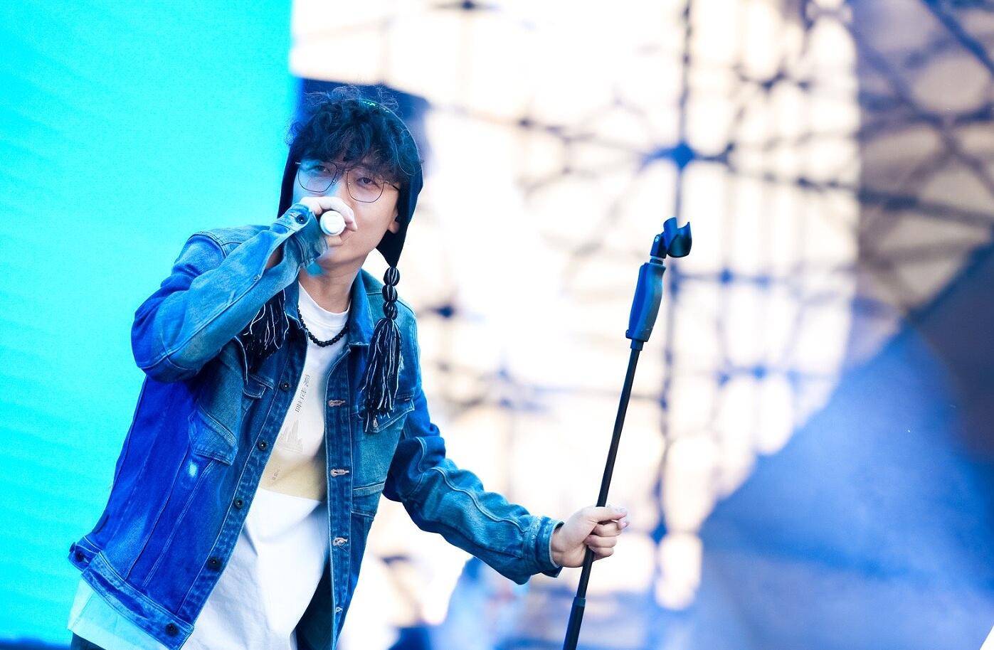 这一次,王啸坤彻底触碰了观众的底线,有些歌手火不起来真不冤_音乐