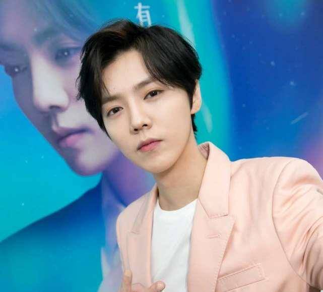 原创鹿晗时隔近一个月终于上线发动态九字吐露近况及心情看来真的是憋