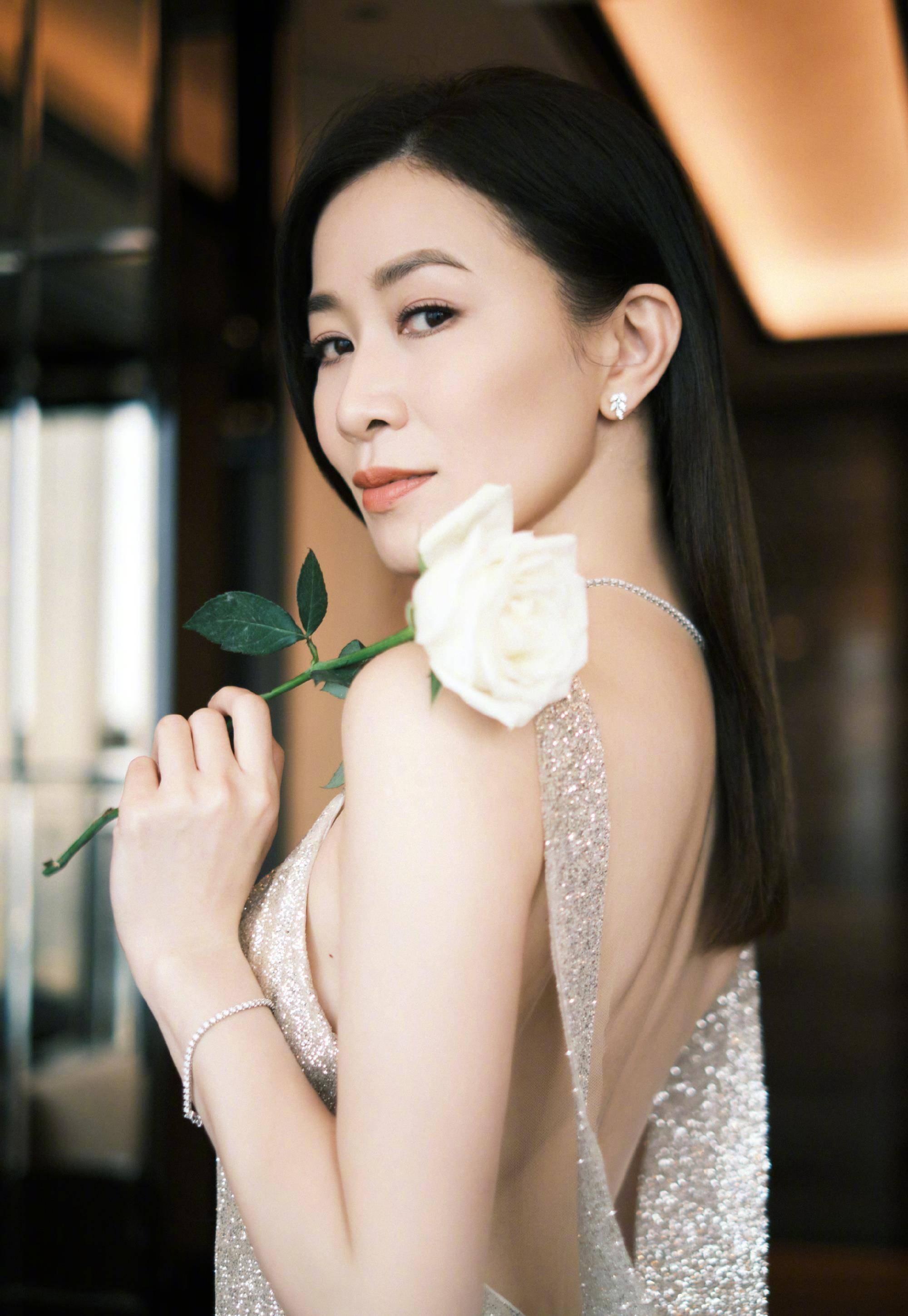 原创燕云台姐妹戏外重逢唐嫣佘诗曼合影太养眼了