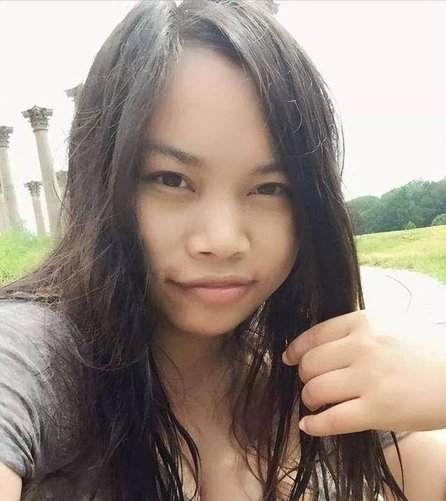 初代网红罗玉凤,拿国外绿卡碰我们瓷,网友:她现在回来就是顶流