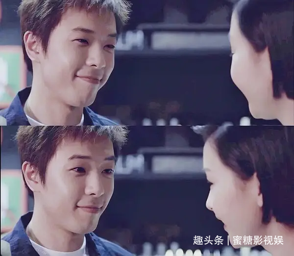 黄贯中回复网友评论上热搜,被扒的旧照片又野性又软萌,反差好大_朱茵