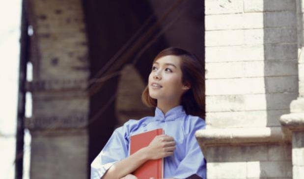 妻子去世15天,他写下千字情书向学生表白:我已经爱你20年_顾颉_谭慕愚