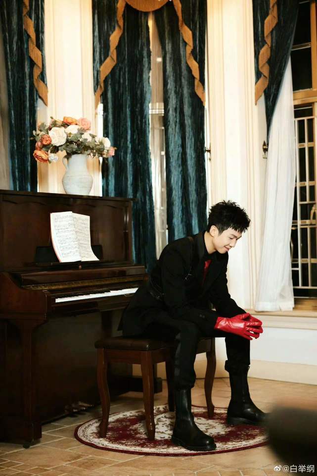 白举纲晒夫妻合照承认已婚,女子正脸曝光,笑容可爱超甜美_女孩_事情