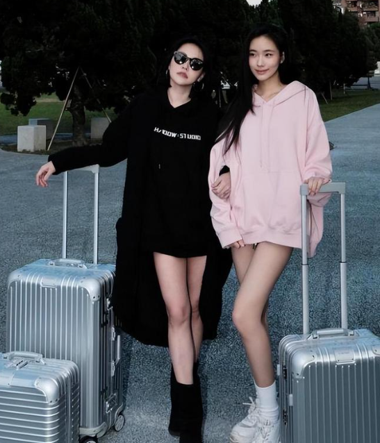 原创小s两个大女儿秀身材姐妹相差2岁遗传妈妈的美貌