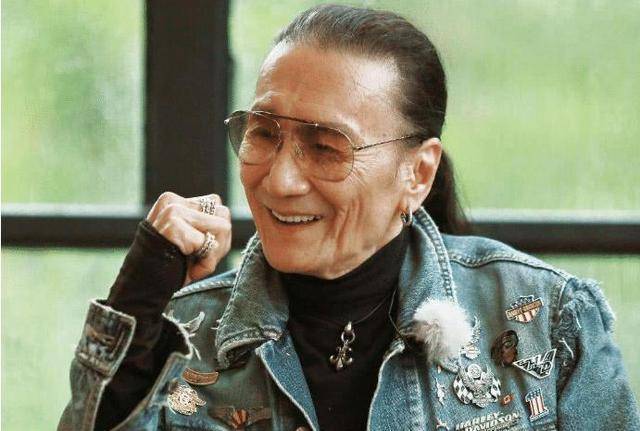 与coco相恋12年,分手后给她2000万作为补偿,谢贤如今后悔吗?