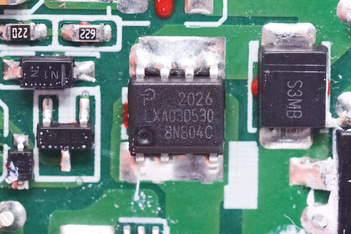 530,为qspeed系列极低反向恢复二极管,耐压530v,电流3a,采用so-8c封装