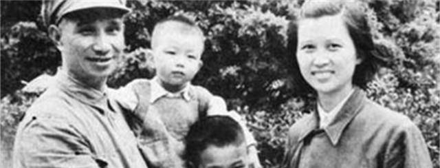 楚青追悼会:301西院地下告别厅挤满民众,长子粟戎生率全家泣告_粟裕