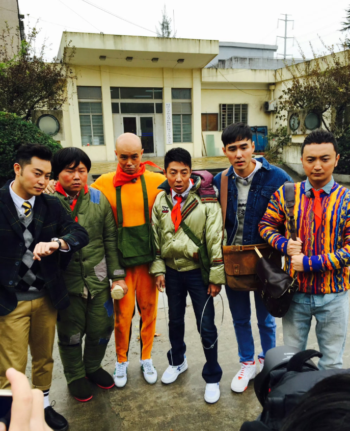 照片中,除了沙溢外,还有岳云鹏,撒贝宁,阮经天,尼格买提和乐嘉等人.