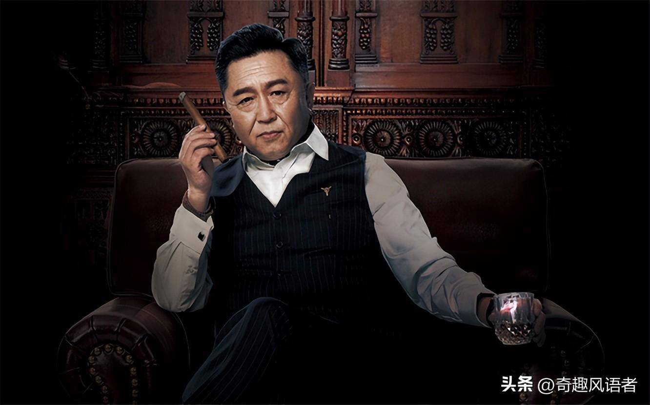 之后于谦陪着老郭一起培养新人,很快岳云鹏,张云雷,郭麒麟,孟鹤堂等一