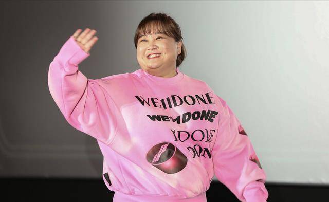 从喜剧演员到"女团偶像",穿上"黄色战袍"的贾玲,还有人看吗_电影_角色