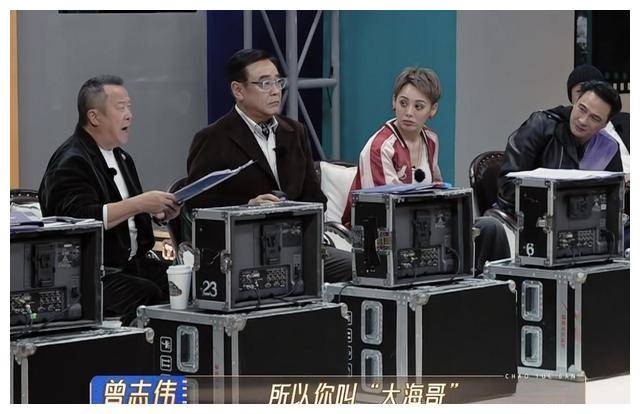 的曾志伟,在询问纪凌尘时提出了一个非常尴尬的问题"你是因为喜欢游泳