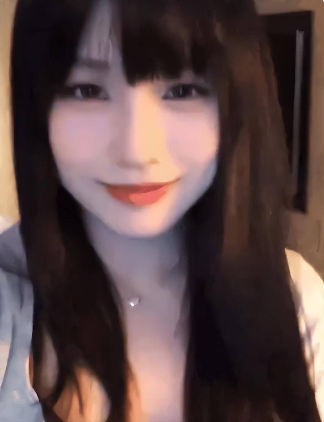 原创汪峰18岁女儿晒国外留学照黑丝短裙露脐装网友可别像你妈妈