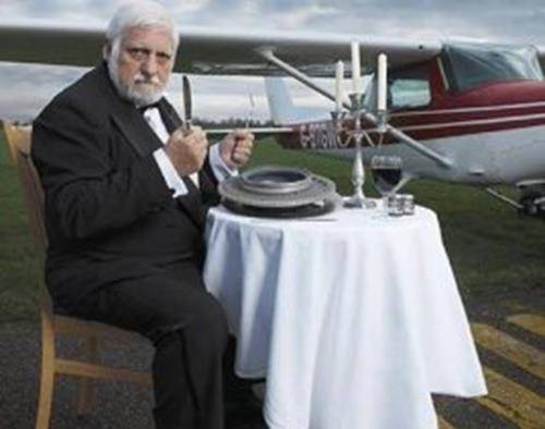 法国第一大胃王:曾吃掉一架飞机,常见的2种美食,他却难以下咽_米歇尔