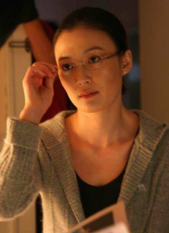 演员池华琼:曾是校园女神,出道33年0绯闻,47岁未婚未育很幸福_何威