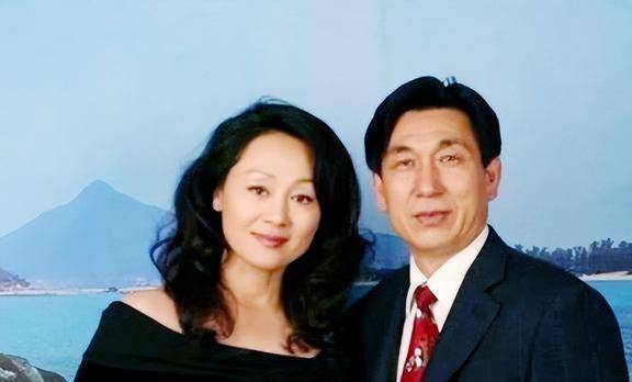 演员王姬的儿子和女儿图片