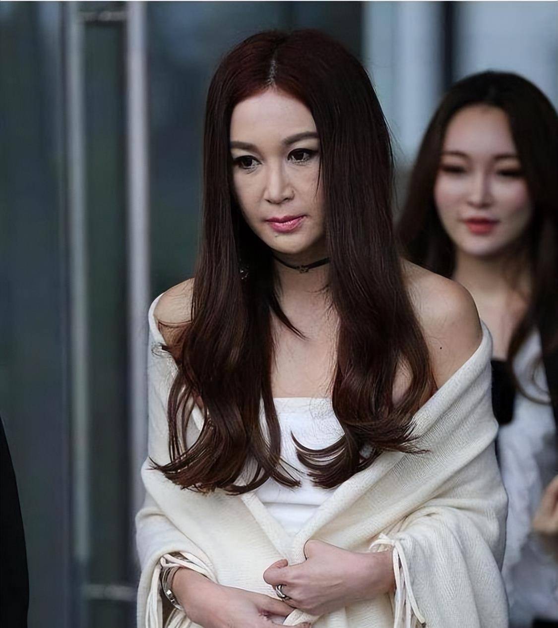 原创温碧霞不老女神都是假的离开美颜滤镜啥的皱纹都遮不住