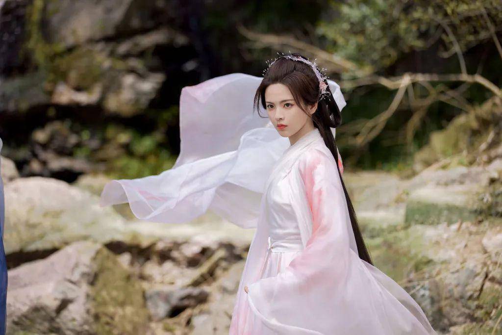 杜海涛被高层雪藏了?杨超越获靠山力捧?_合作_资源_本子