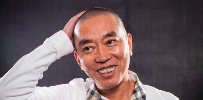 就这样董春兰病倒了,可是史玉柱没有时间照顾妻子,董春兰只能一个人去