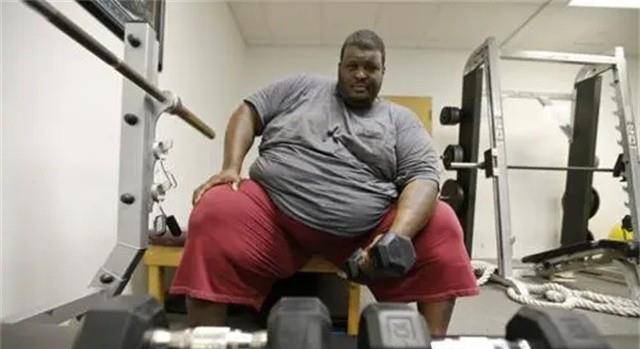 他曾是相扑之王,重800斤,婚后1年后逝世,遗孀继承巨额遗产_亚伯勒