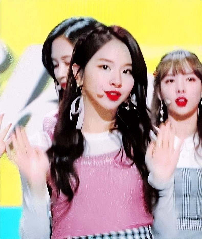 原创凭twice出道却人气大跌后因带痣画陷绯闻风波恋大9岁纹身师