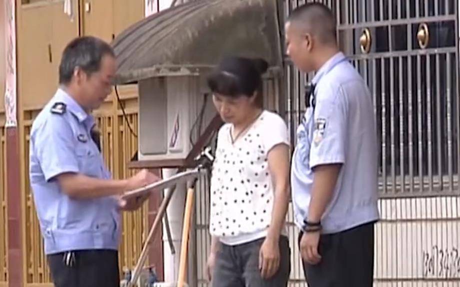 原创湖南60岁老人被安葬三年后突然活着回村家人花15万火化的谁