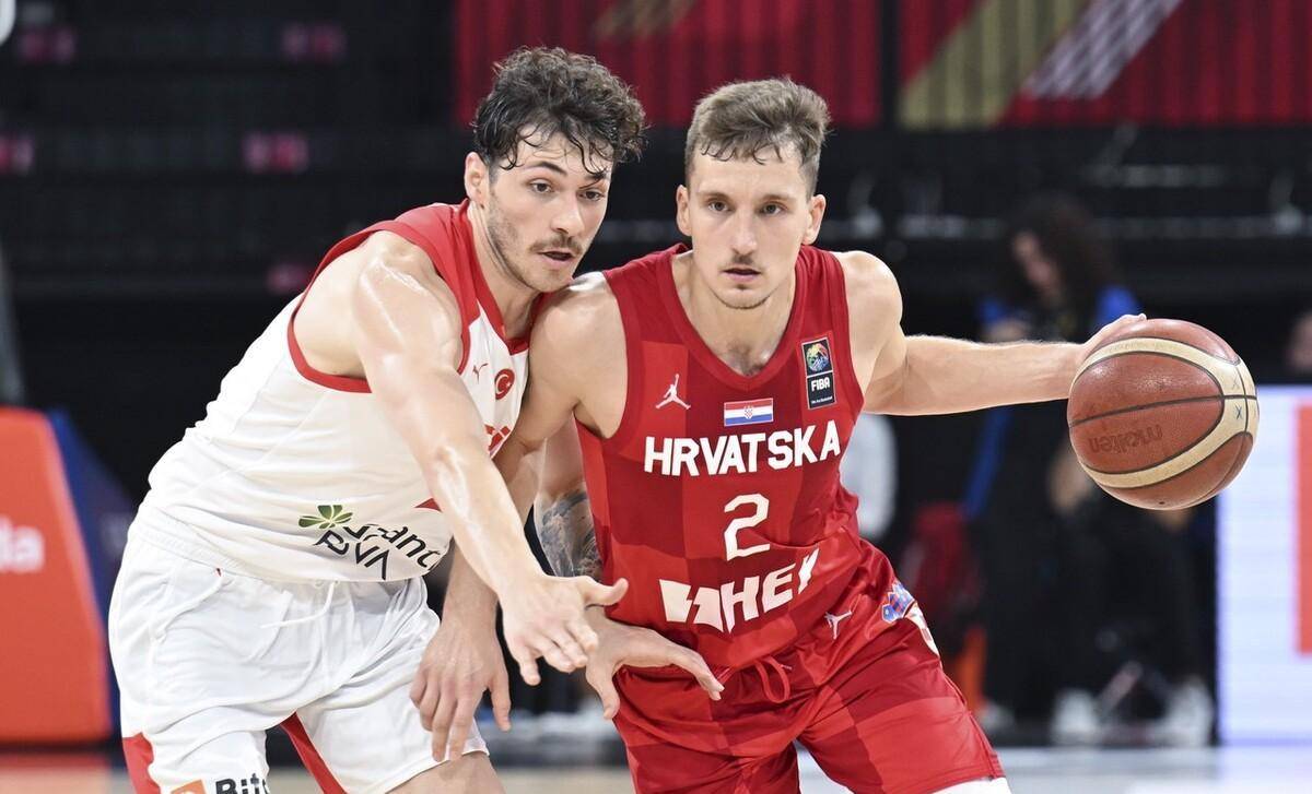 想都不用想,中国男篮的综合实力肯定是不如克罗地亚男篮的,甚至差距还