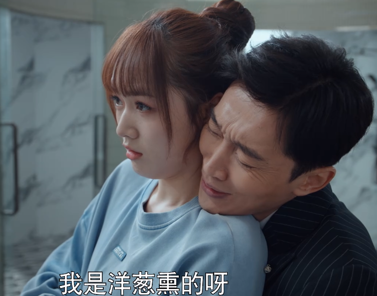 1977年出生的男演员曹磊在《林深见鹿》中饰演40多岁的总裁周一鸣