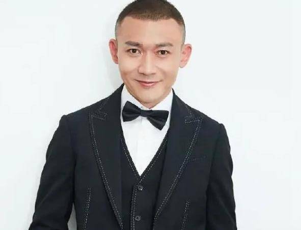 因打人不听话的问题少年聂远,凭借高超演技,在《传家》里再次爆红