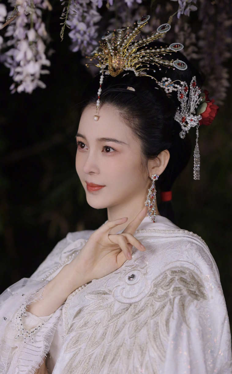 1天6个瓜,恋情曝光,新歌mv抄袭,怀2胎,故意点赞,都是大新瓜_樱子_网友